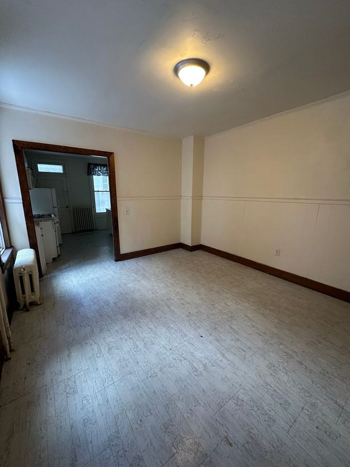 741 W Princess St - Photo 4 of 17