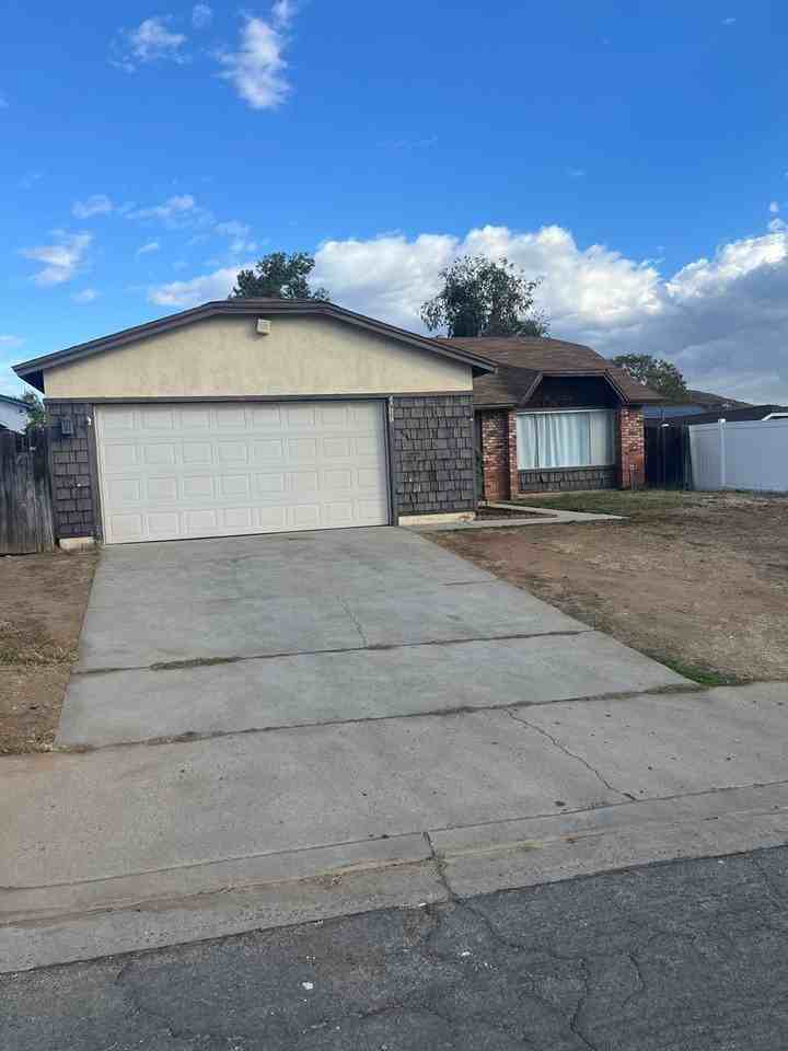 9927 Sadie St - Photo 2 of 13