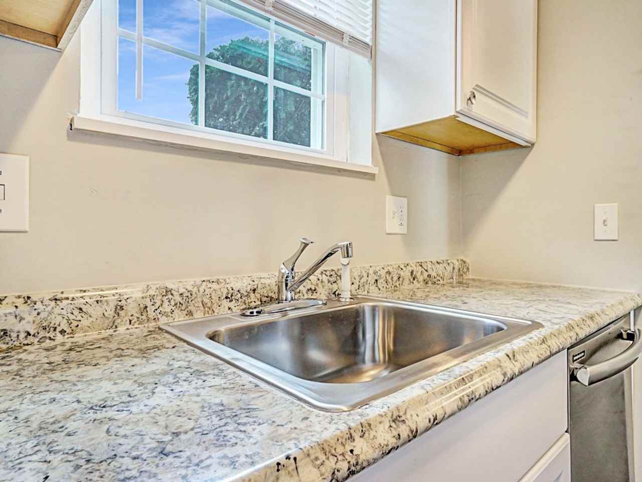 Village Square Apartments - Photo 4 of 8