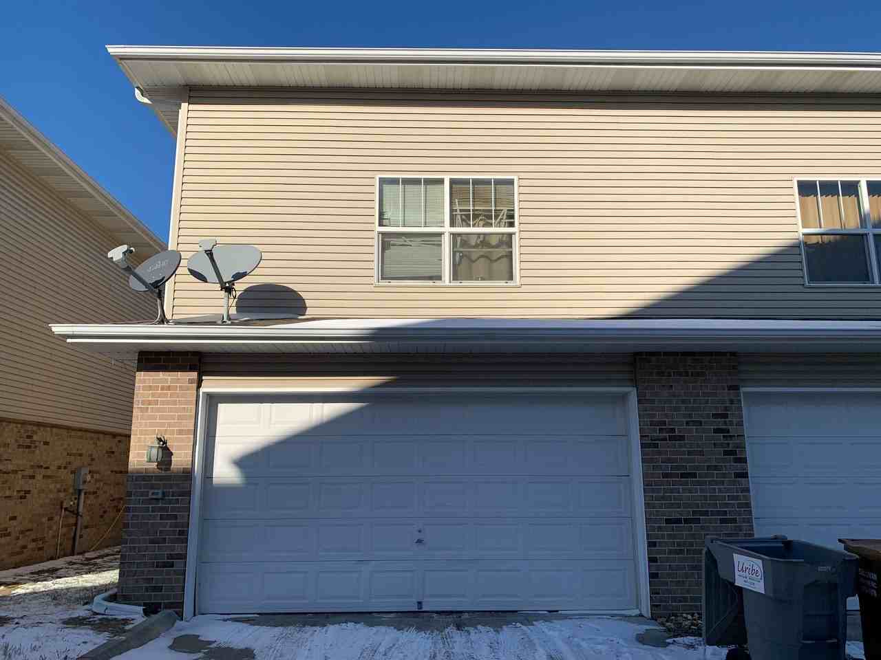 4 bedroom/2 Bath Town home for rent! - Photo 3 of 4
