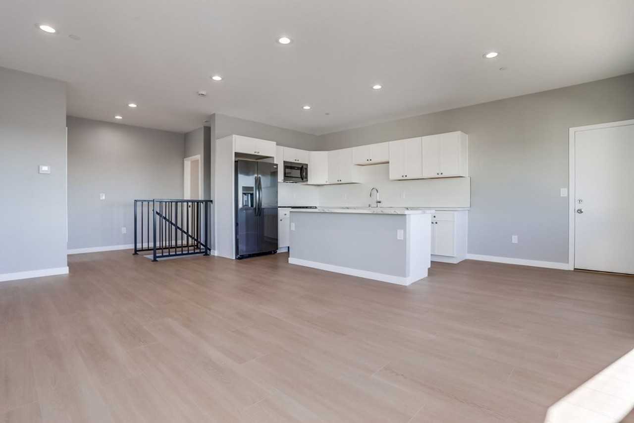 Jewett - Photo 6 of 50