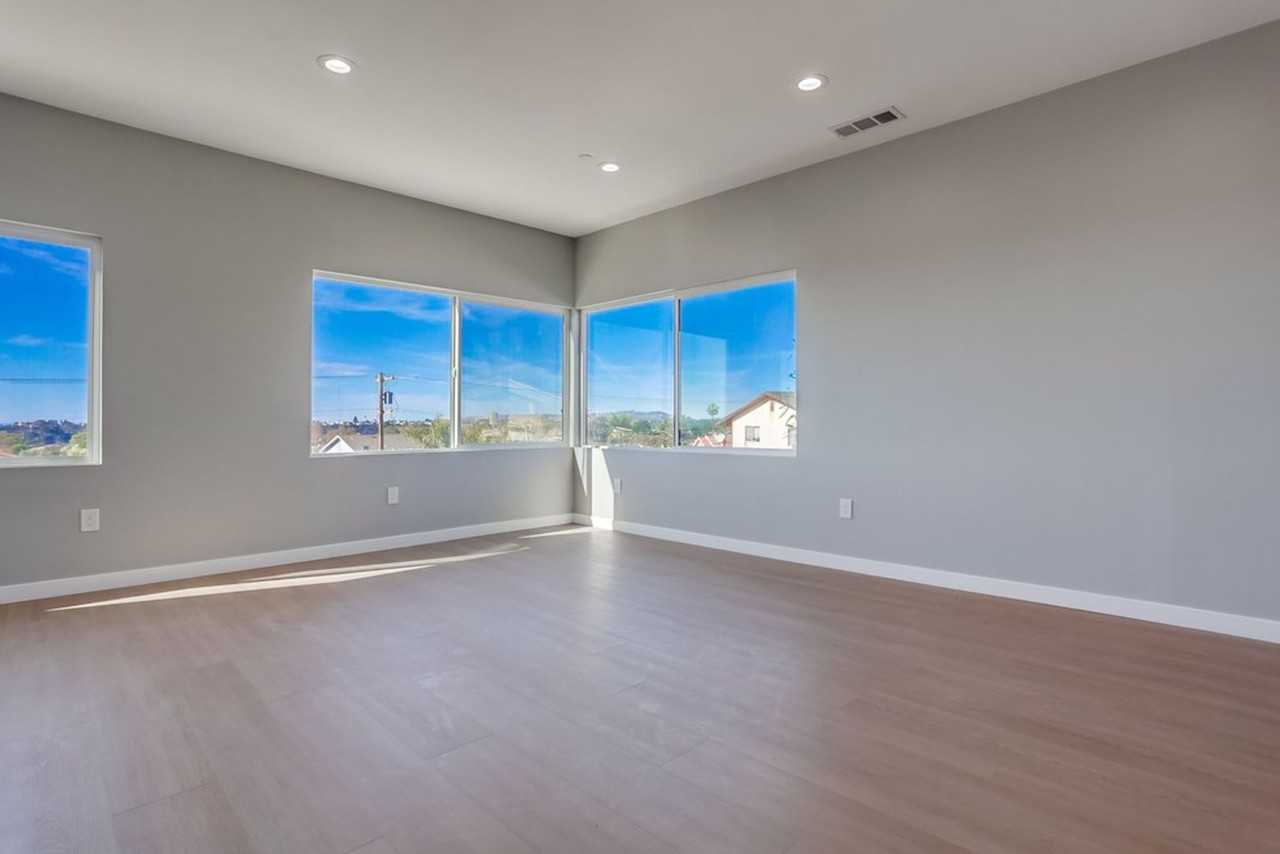 Jewett - Photo 7 of 50