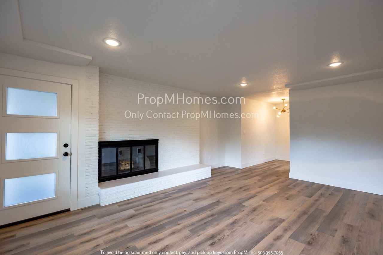 1119 Ne 60th Ave - Photo 3 of 18