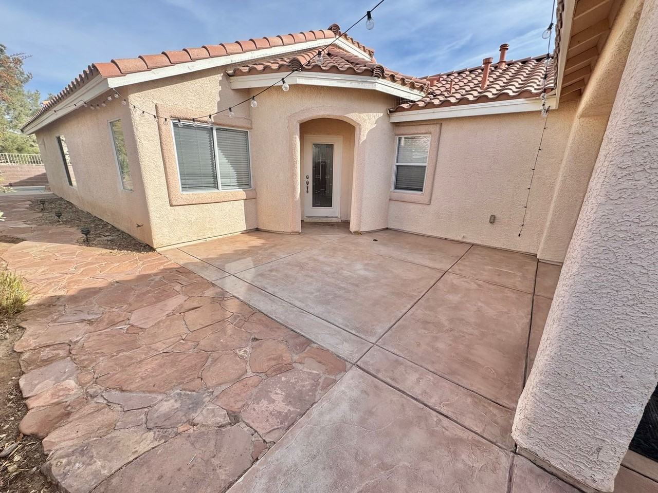 2276 Chestnut Ranch Ave - Photo 2 of 27