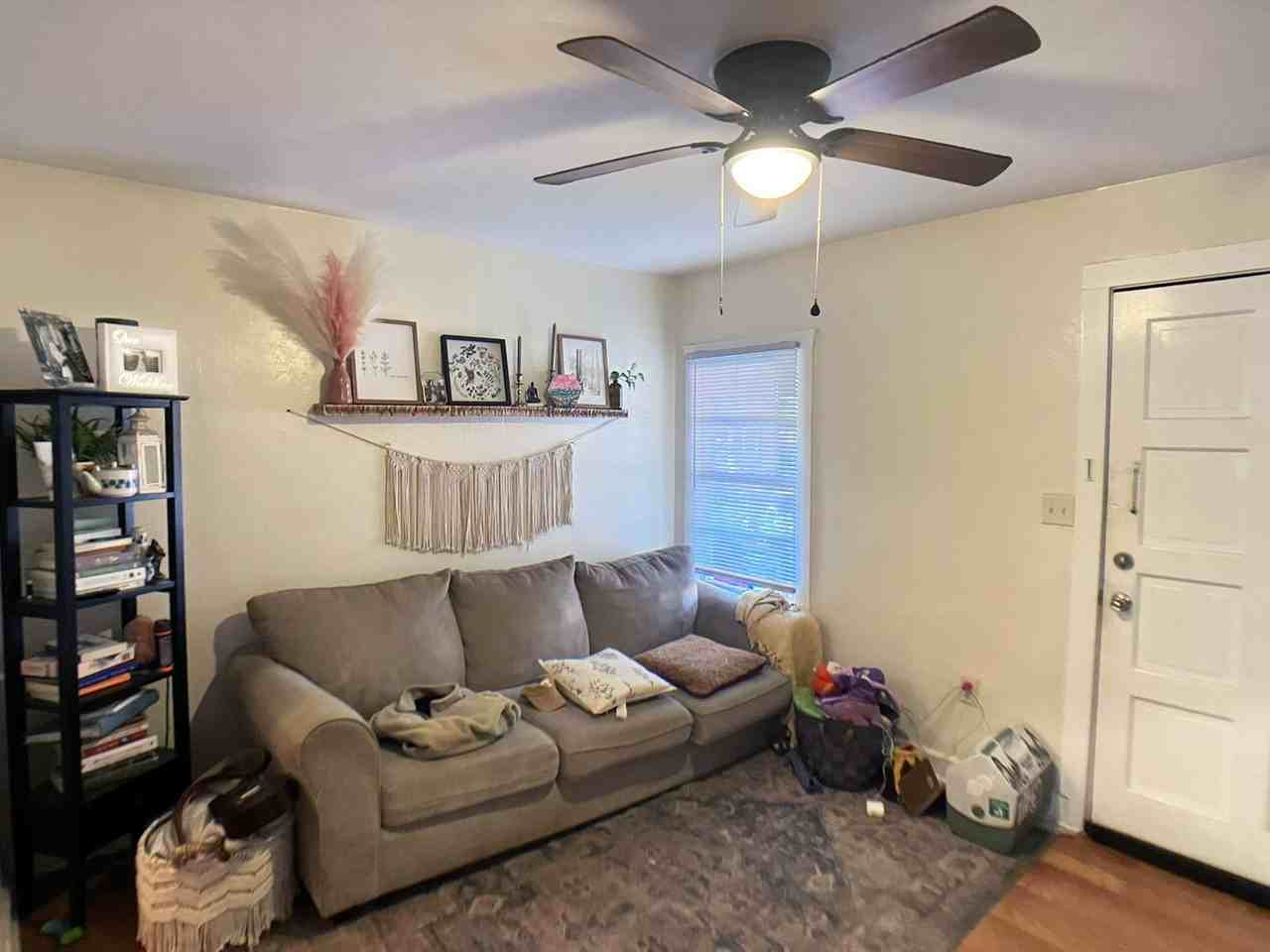 819 Nw 6th Ave - Photo 3 of 12