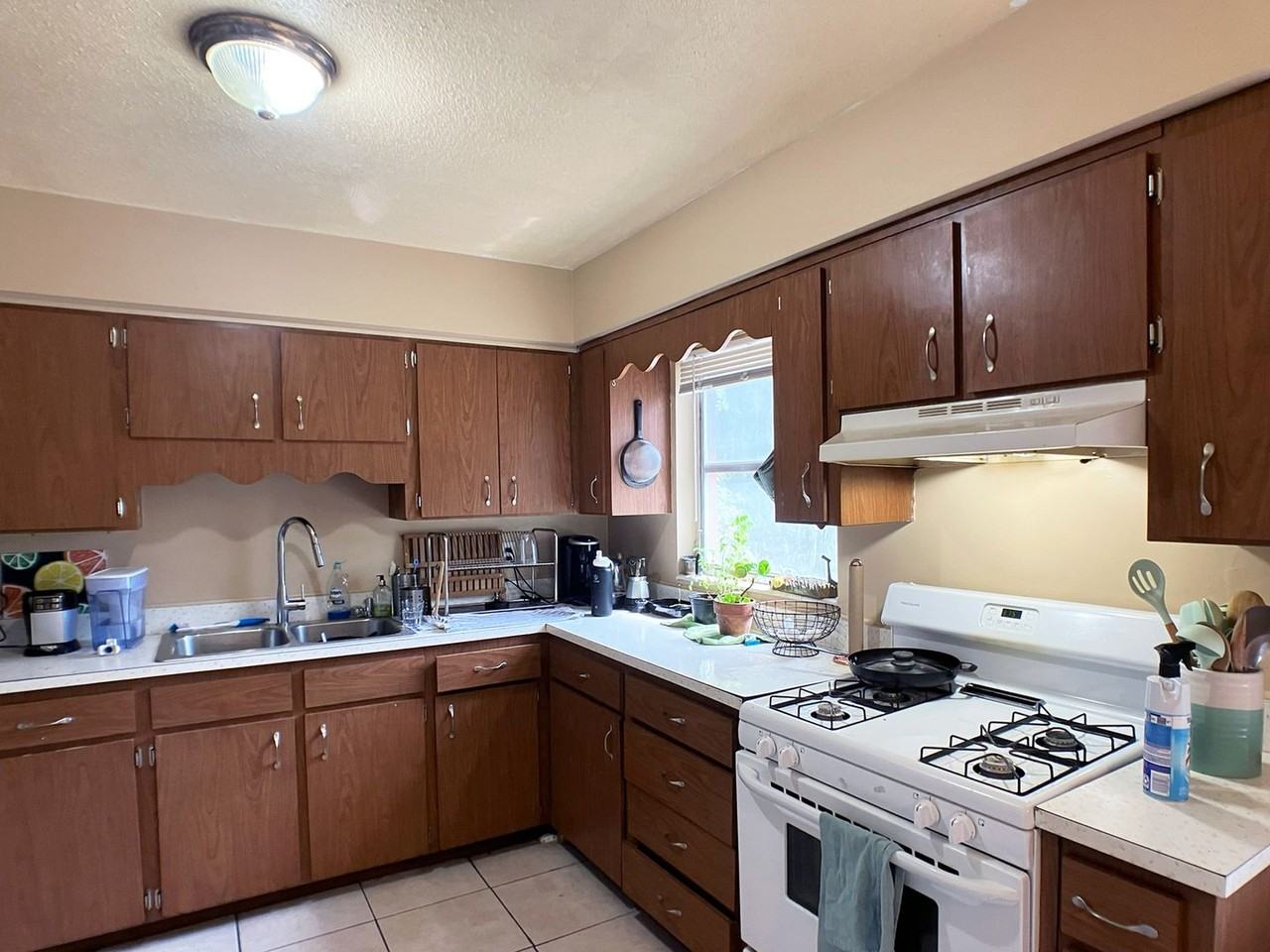 929 Northwest 7th Avenue - Photo 5 of 16