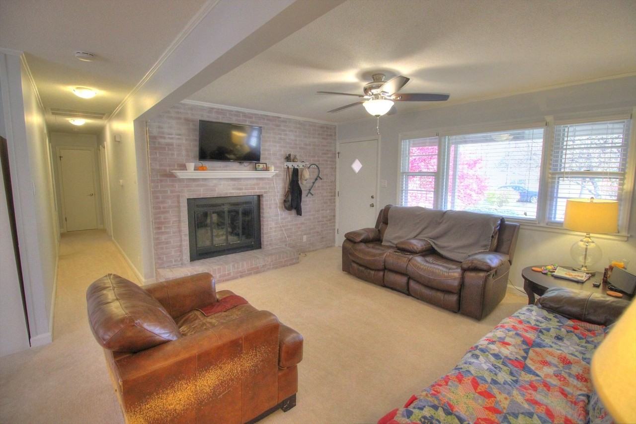 5013 Gatewood Dr - Photo 3 of 14