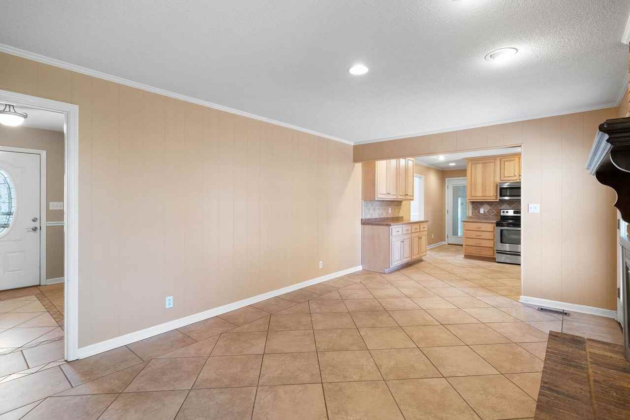 3065 Westchester Dr - Photo 2 of 32