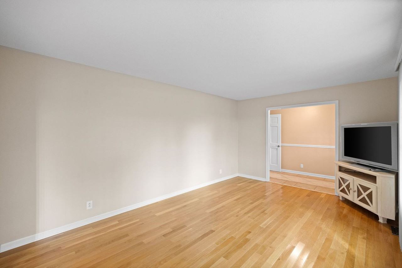 3065 Westchester Dr - Photo 7 of 32