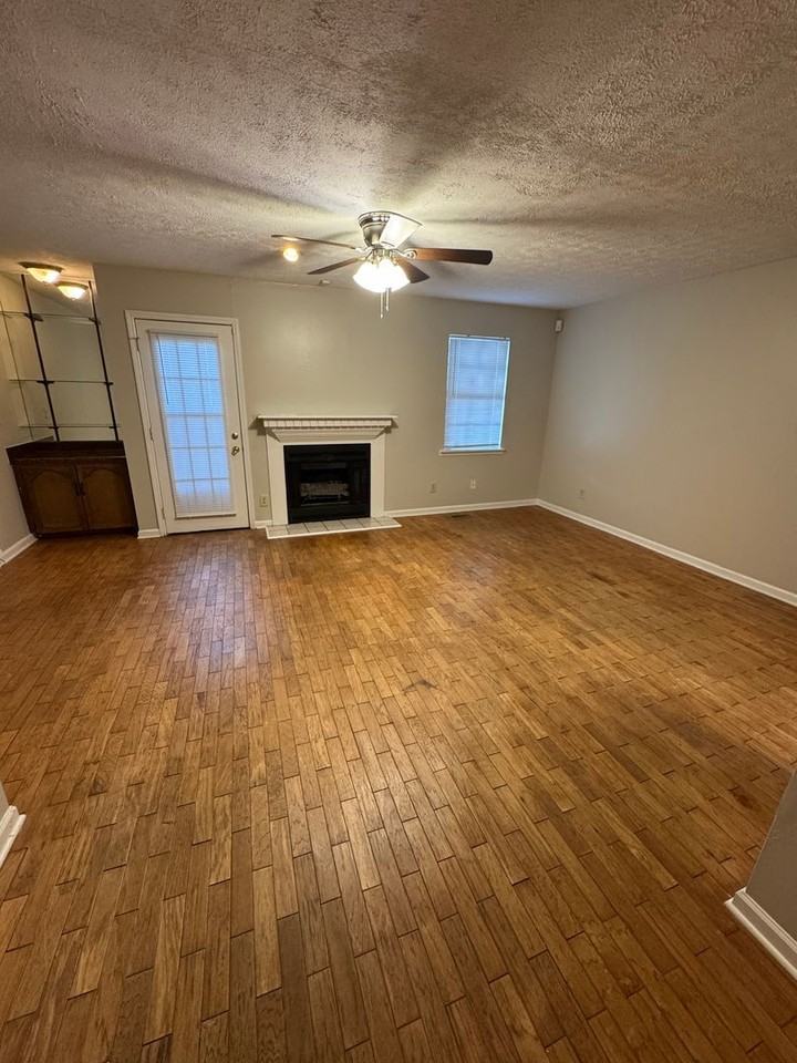 5818 Woodgate Cir - Photo 4 of 12