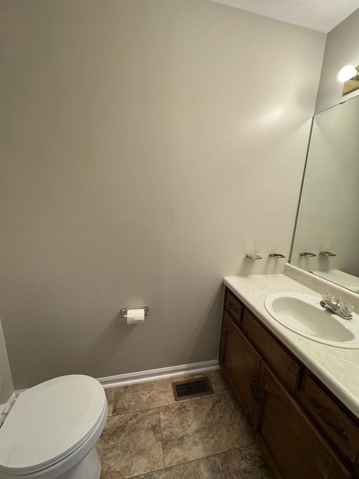 5818 Woodgate Cir - Photo 6 of 12