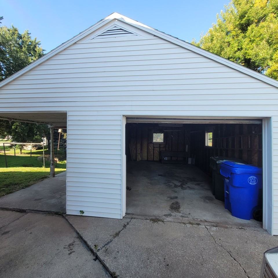 1409 Crooks Ave - Photo 2 of 19