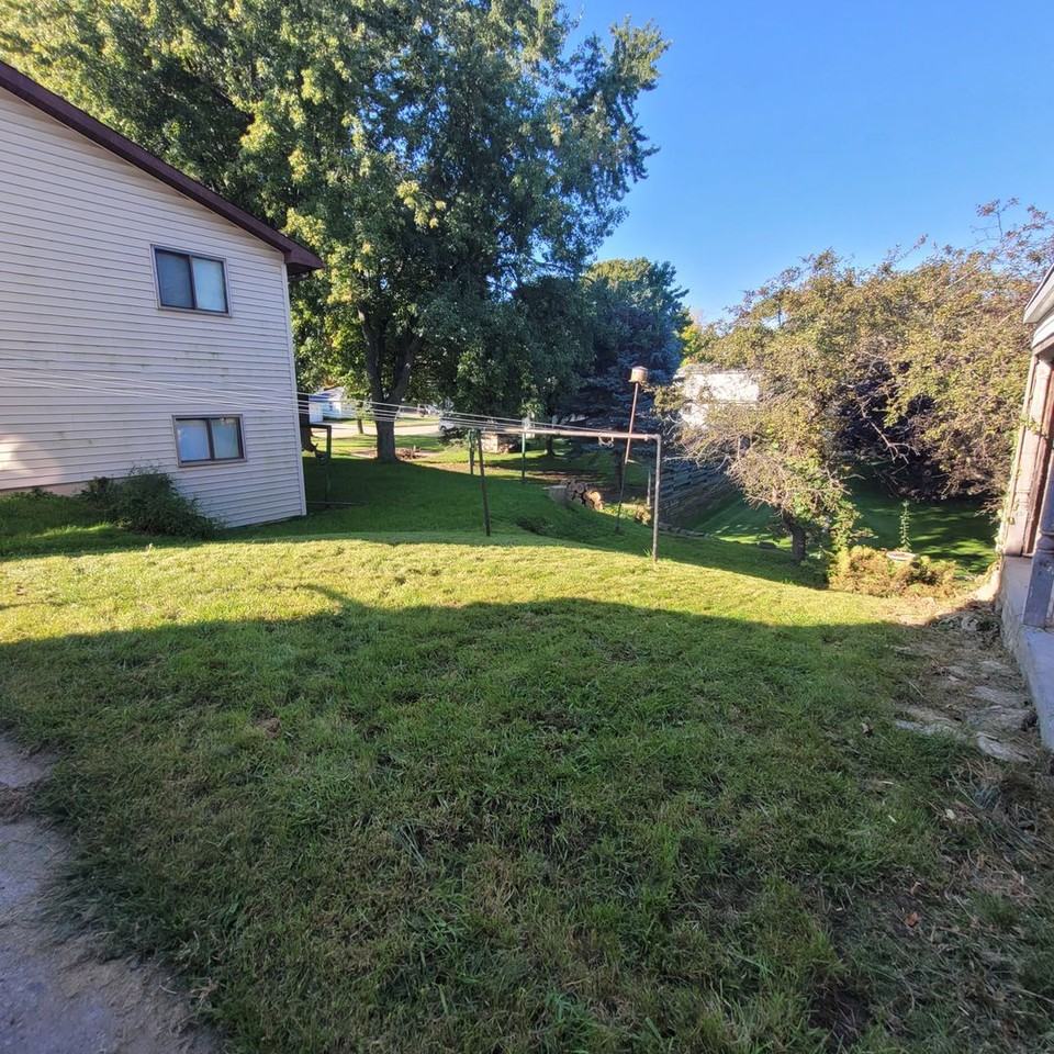 1409 Crooks Ave - Photo 3 of 19