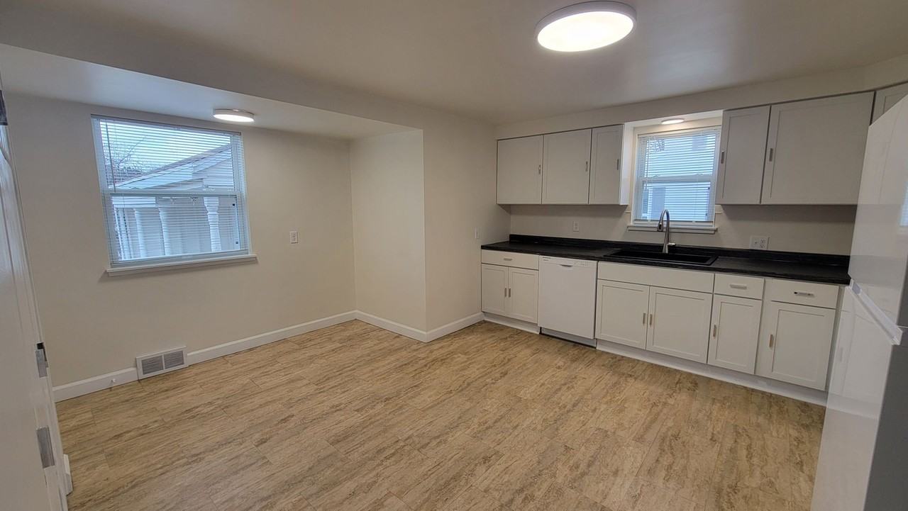 1409 Crooks Ave - Photo 5 of 19