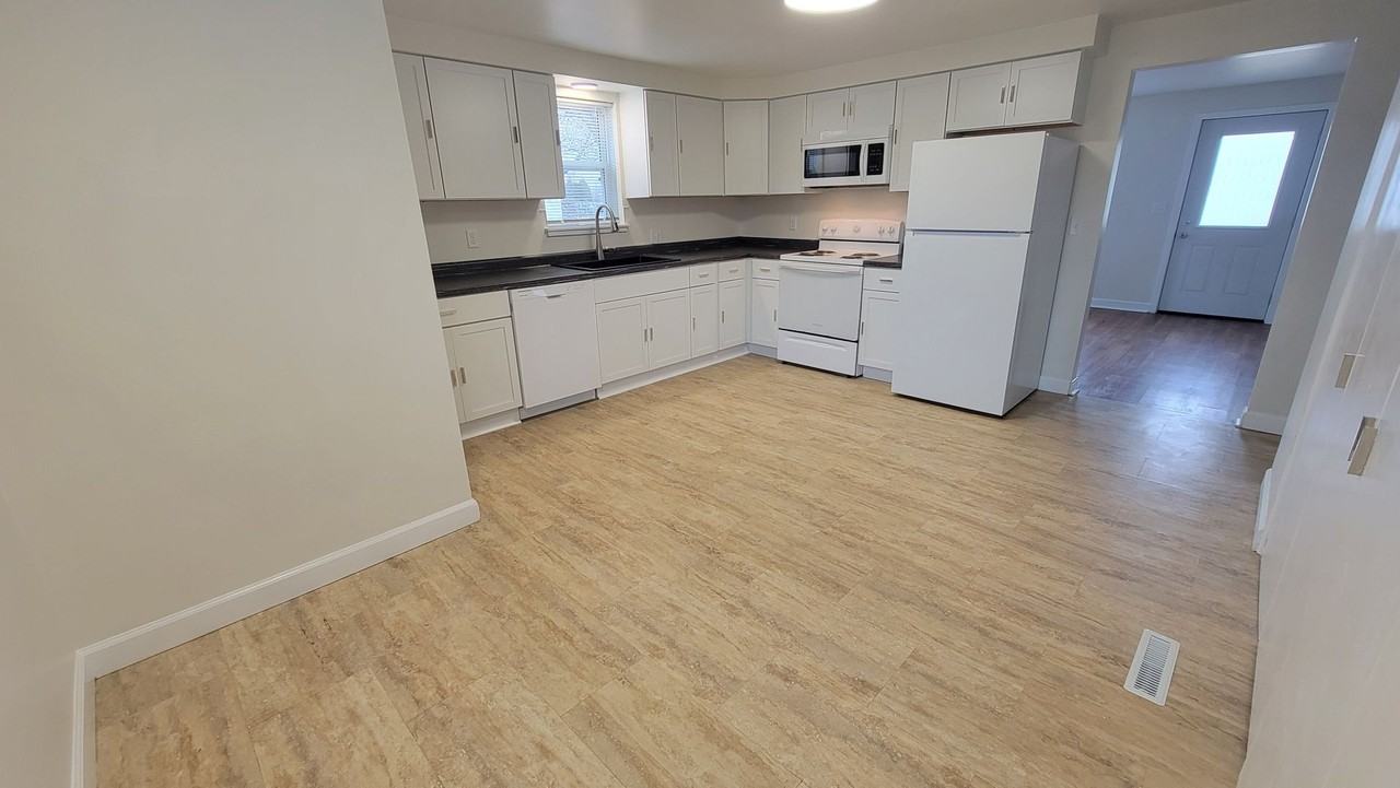 1409 Crooks Ave - Photo 6 of 19