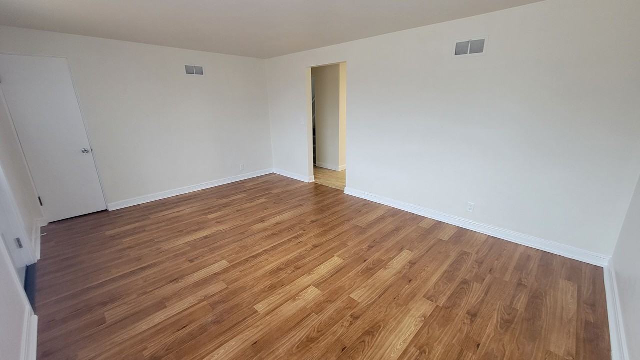 1409 Crooks Ave - Photo 7 of 19