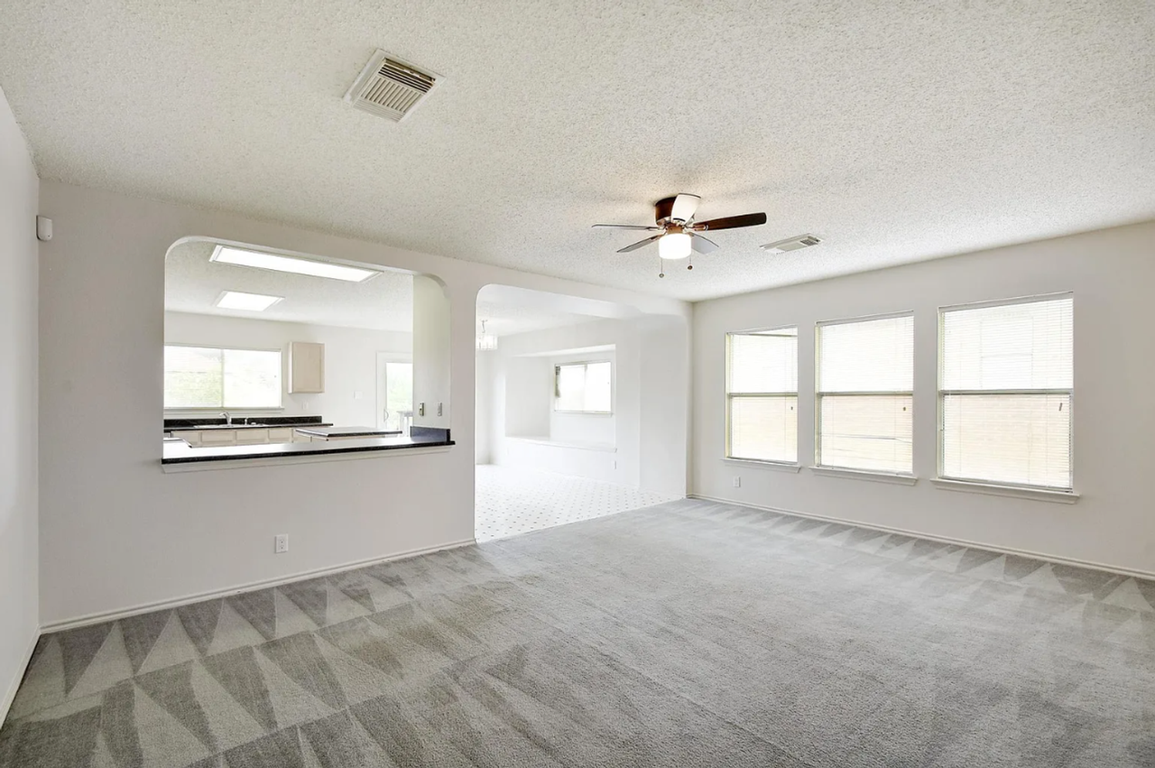 7011 Raintree Frst - Photo 2 of 12