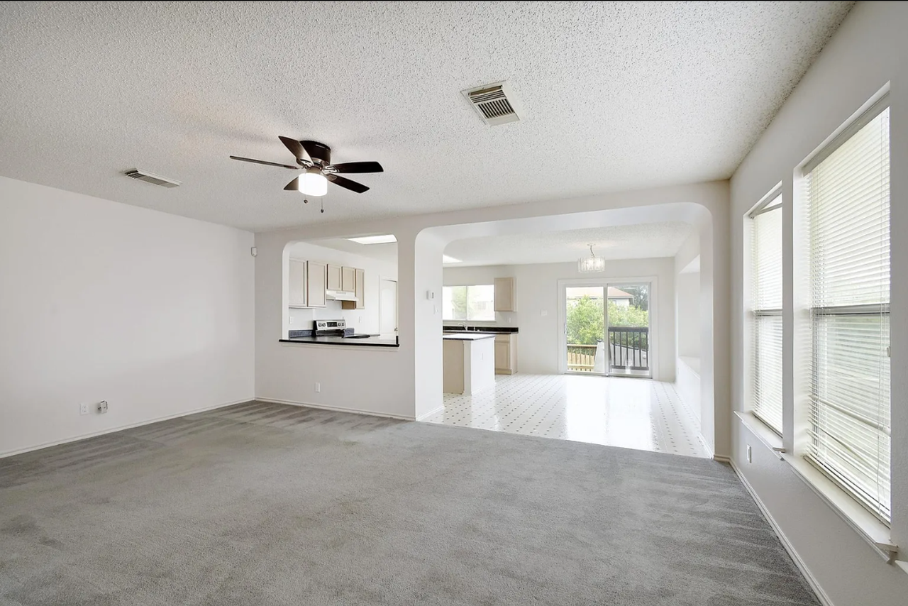 7011 Raintree Frst - Photo 3 of 12