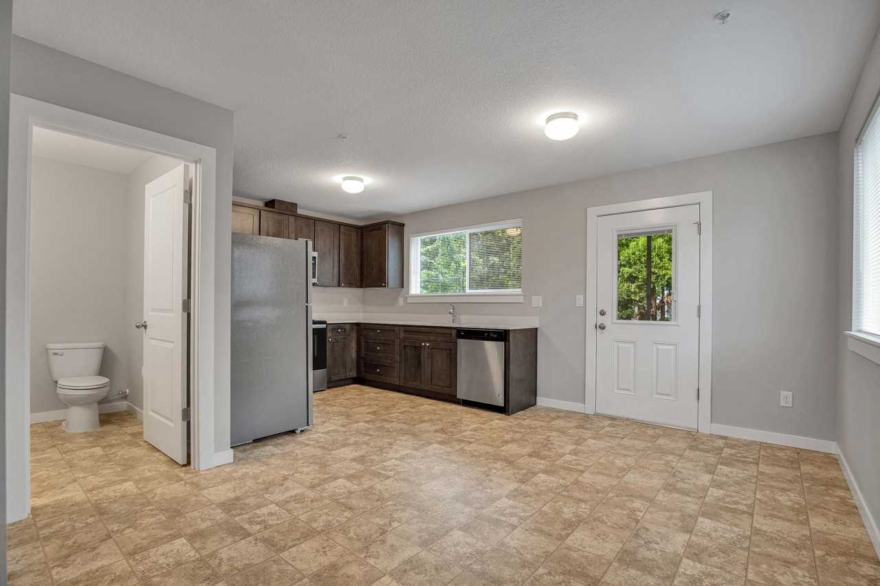 #411 PLYMOUTH APARTMENTS - Photo 4 of 39