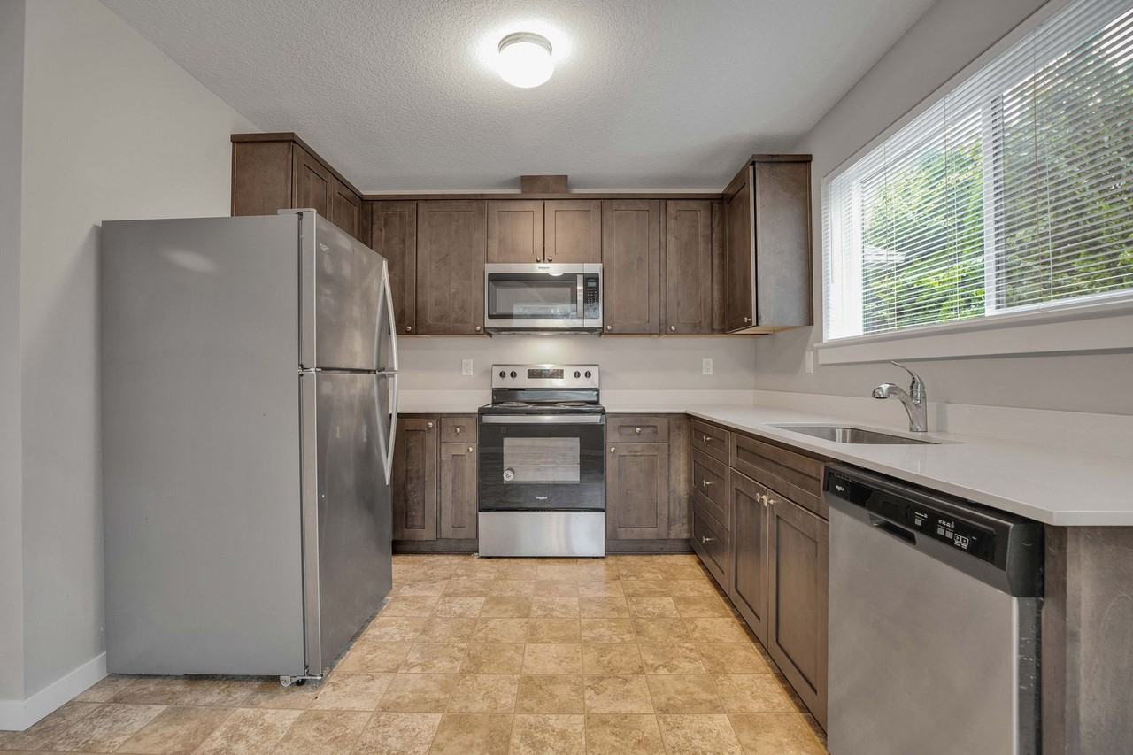 #411 PLYMOUTH APARTMENTS - Photo 2 of 39