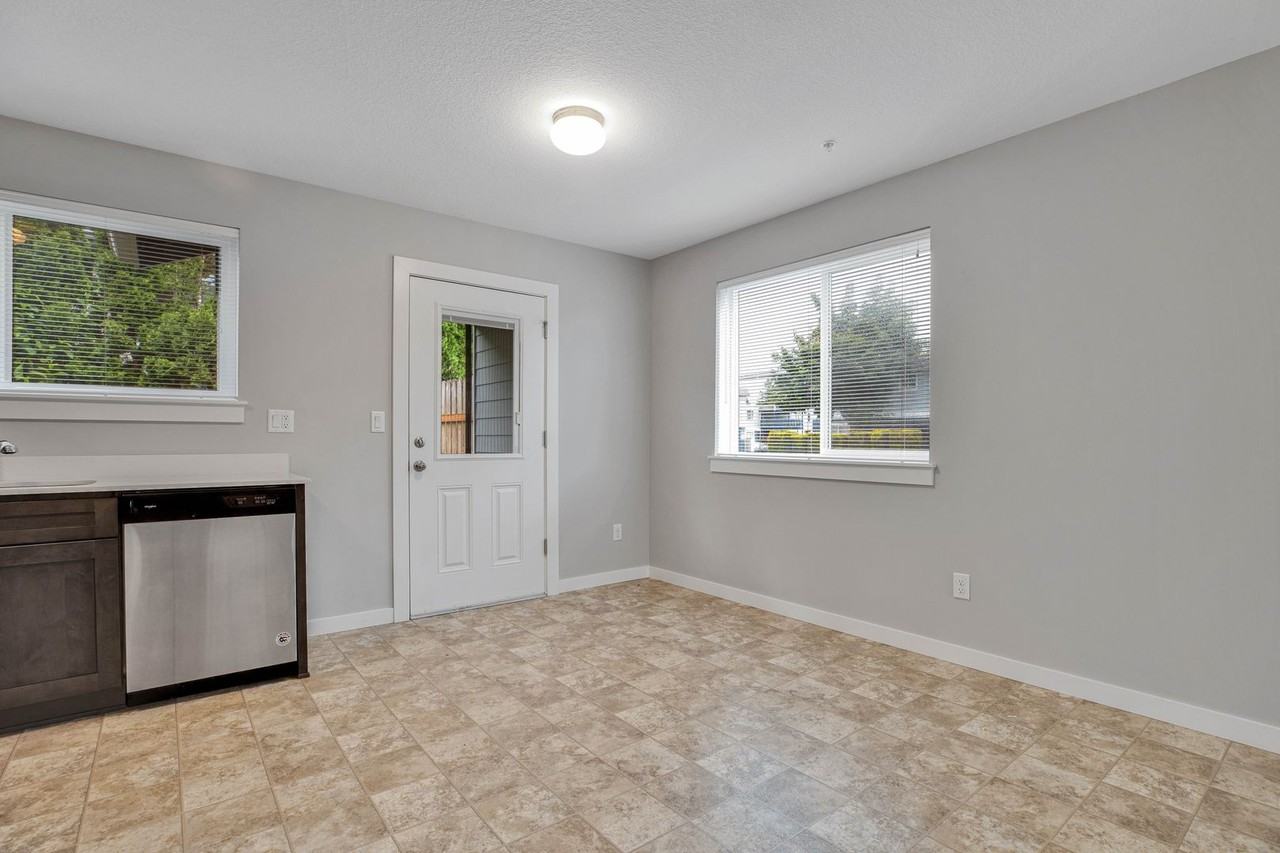 #411 PLYMOUTH APARTMENTS - Photo 5 of 39