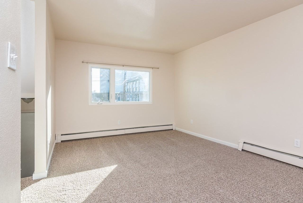 212 7th Ave - Photo 3 of 7