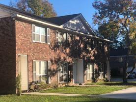 Townhouse unit in trendy Summerville - Photo 1 of 1