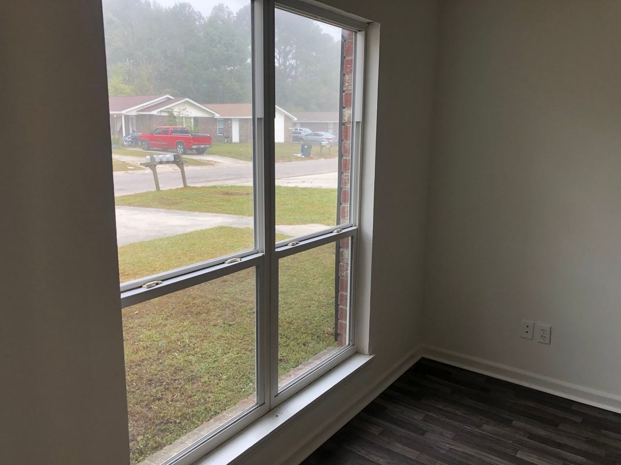 Townhouse unit in trendy Summerville - Photo 2 of 9