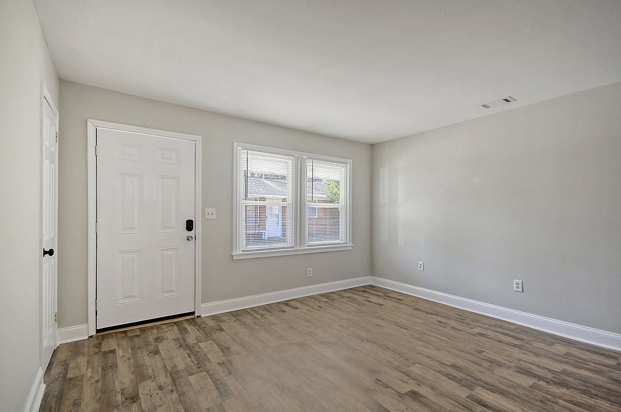 1552 Orange Grove West Ashley - Photo 2 of 19