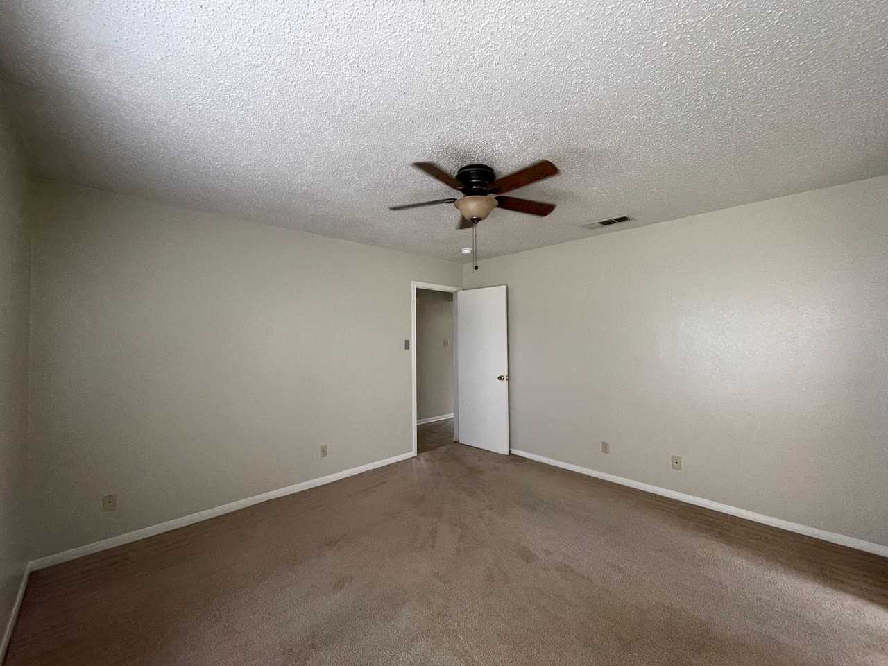 1701 West Ln - Photo 4 of 17