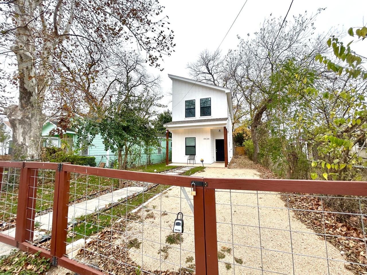 4434 Buena Vista St - Photo 2 of 27