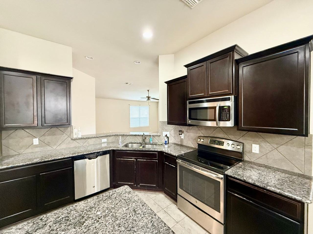 6628 La Sol Ln - Photo 2 of 18