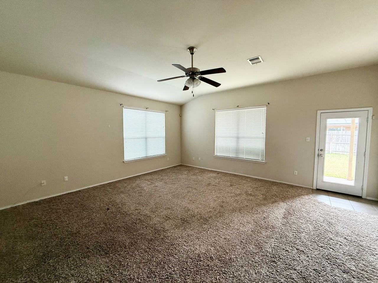 6628 La Sol Ln - Photo 4 of 18