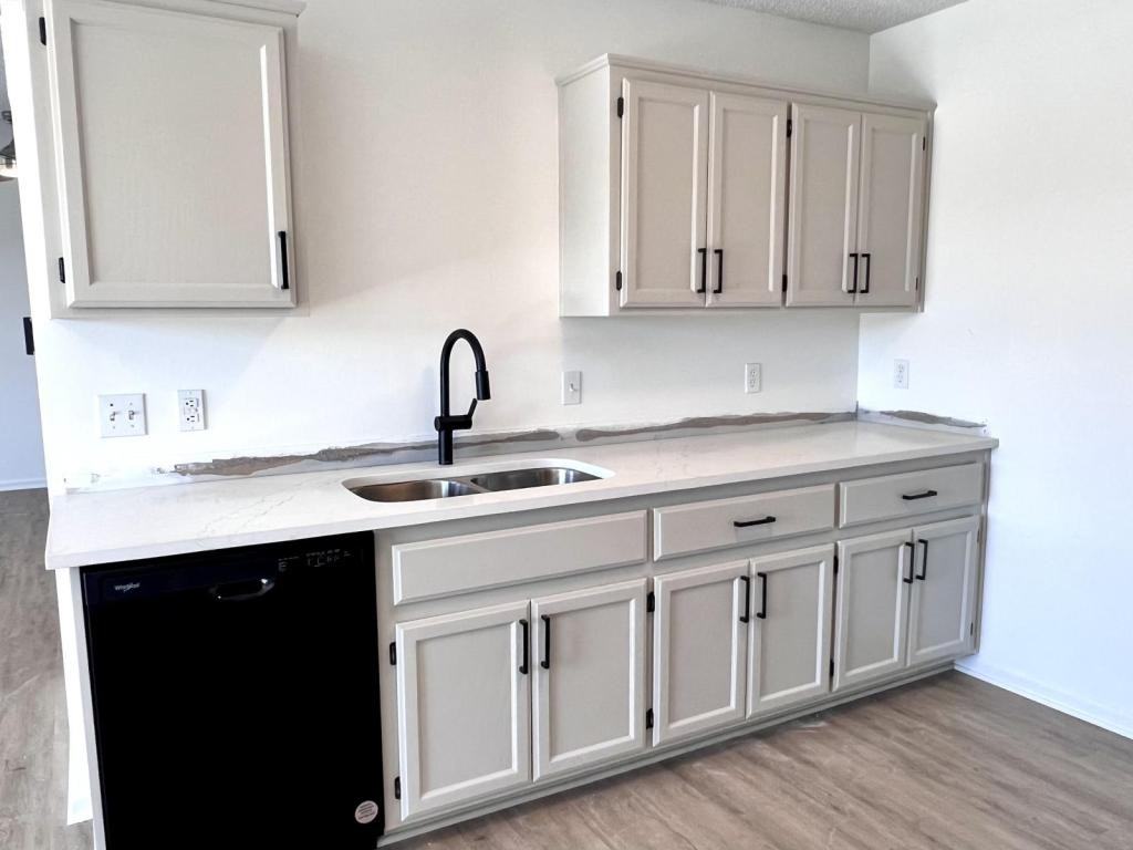 506 N Grove St - Photo 6 of 28