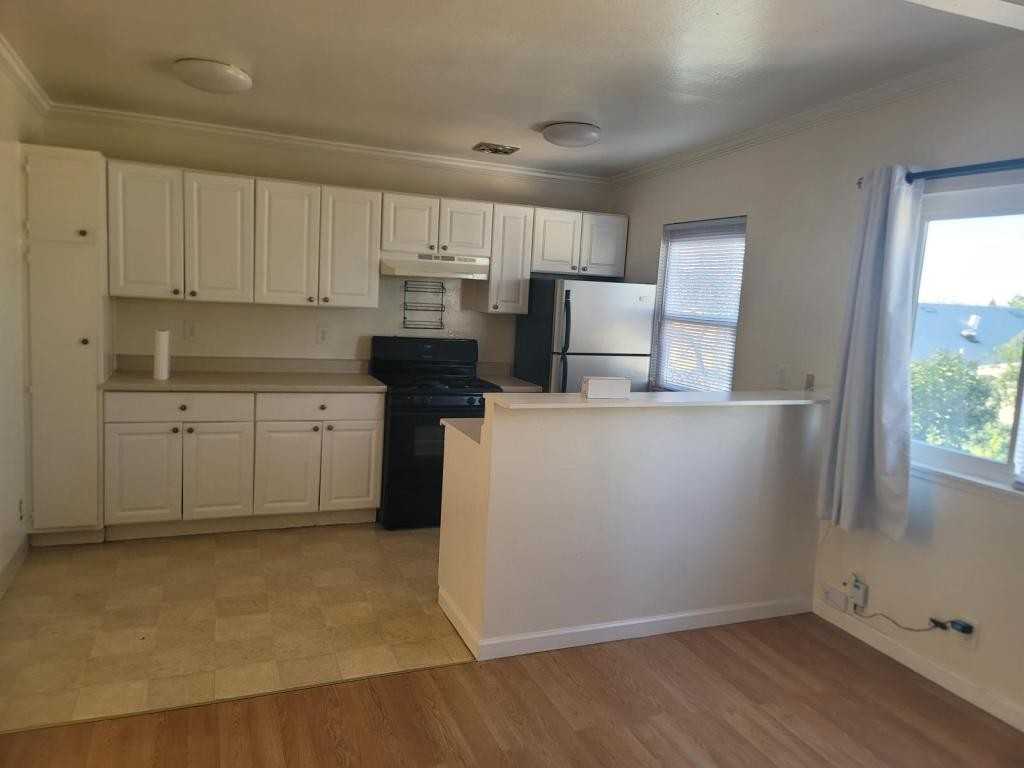 2414 Sacramento St - Photo 3 of 12