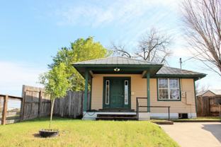 1004 E Main St - Photo 1 of 1