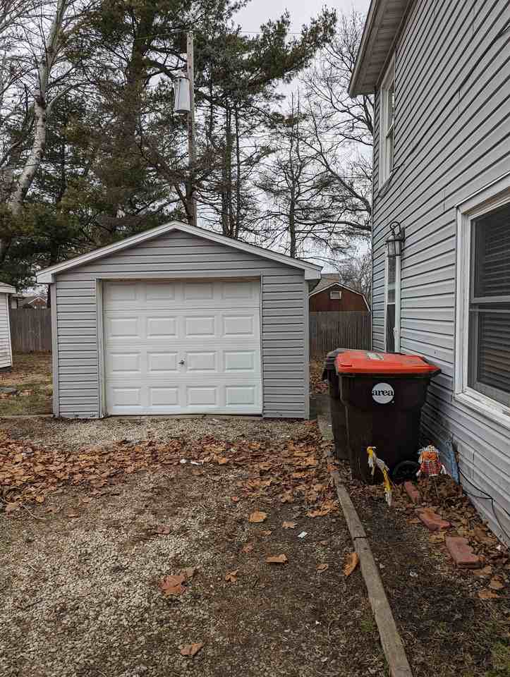 206 W Green St #B - Photo 3 of 19