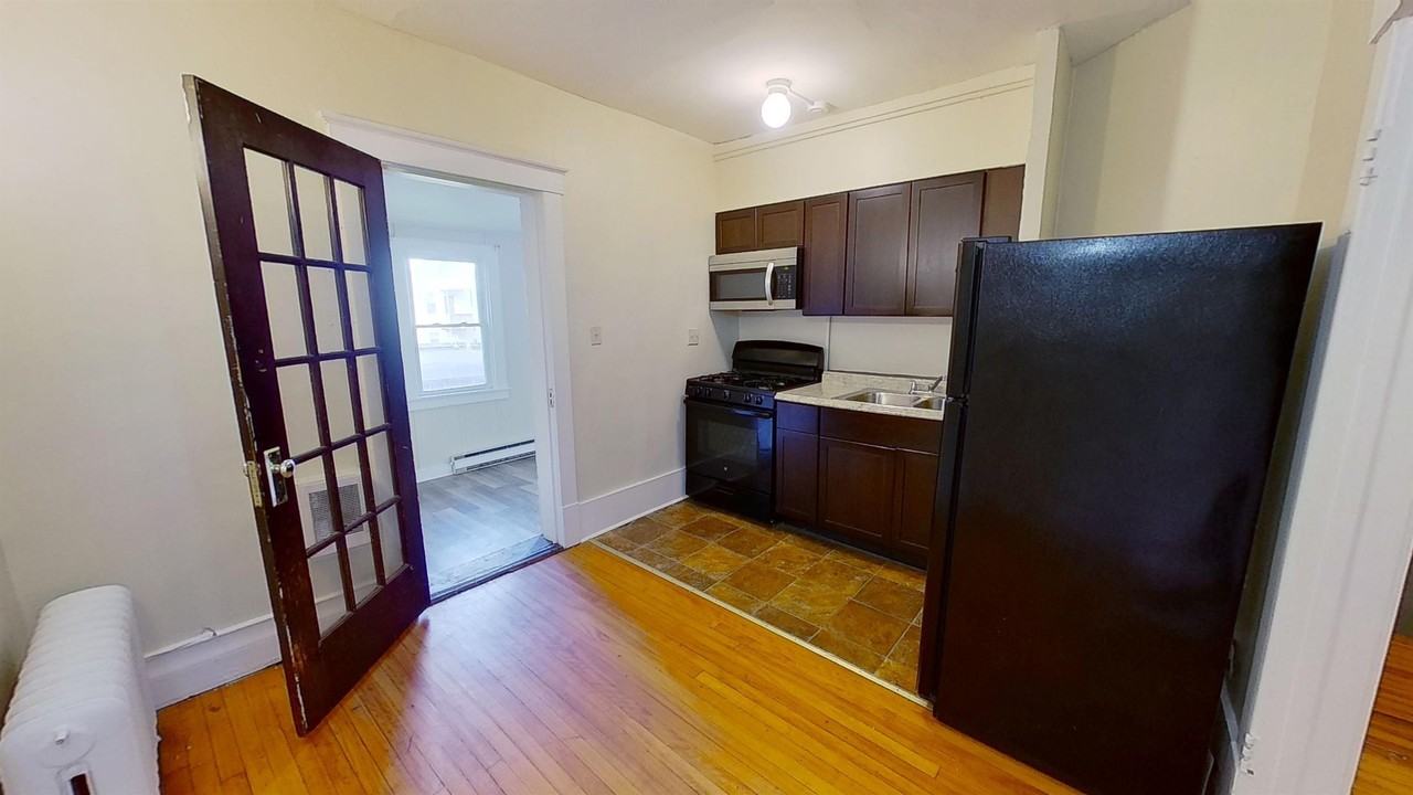 568 Park Ave - Photo 2 of 17