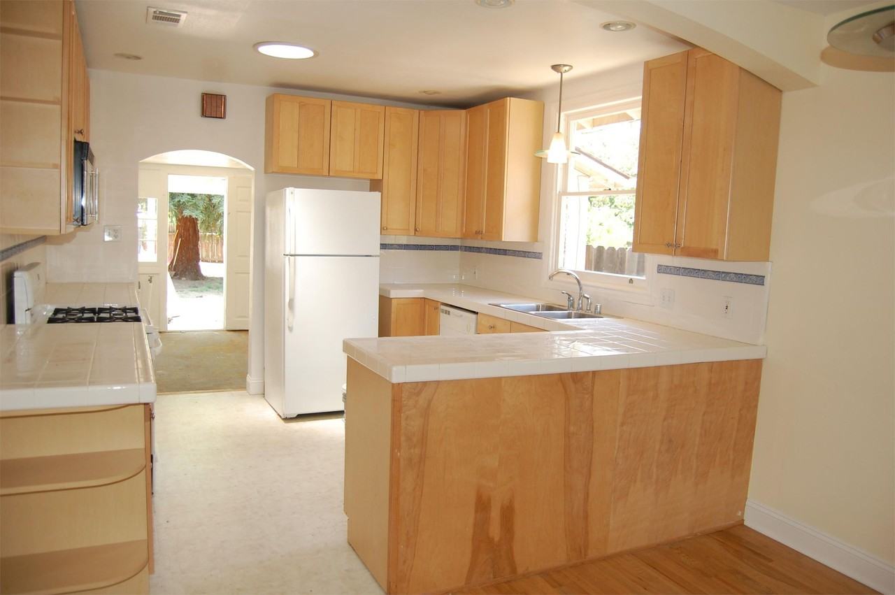 1101 56th St - Photo 3 of 7