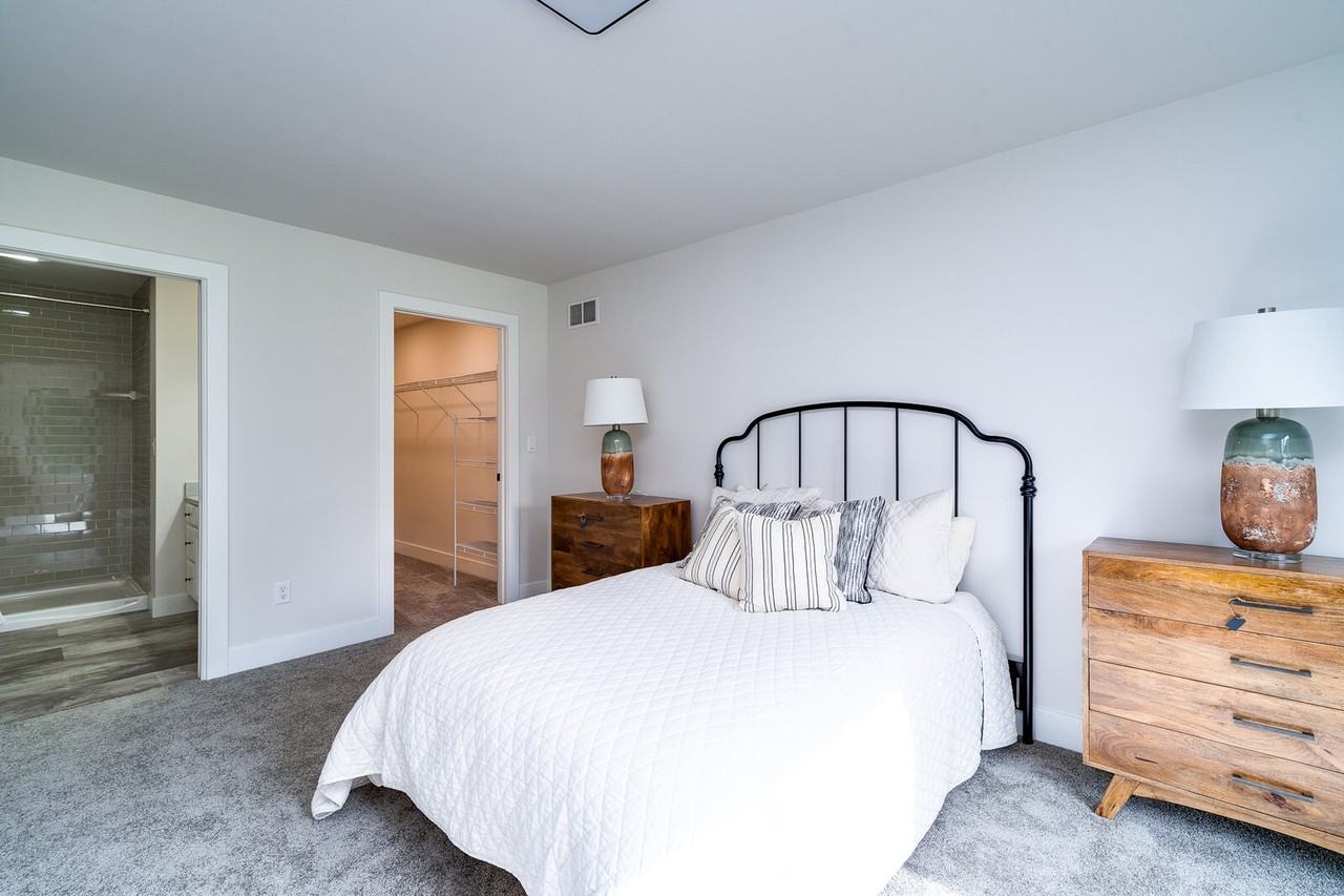 110 S Pine St - Photo 2 of 15