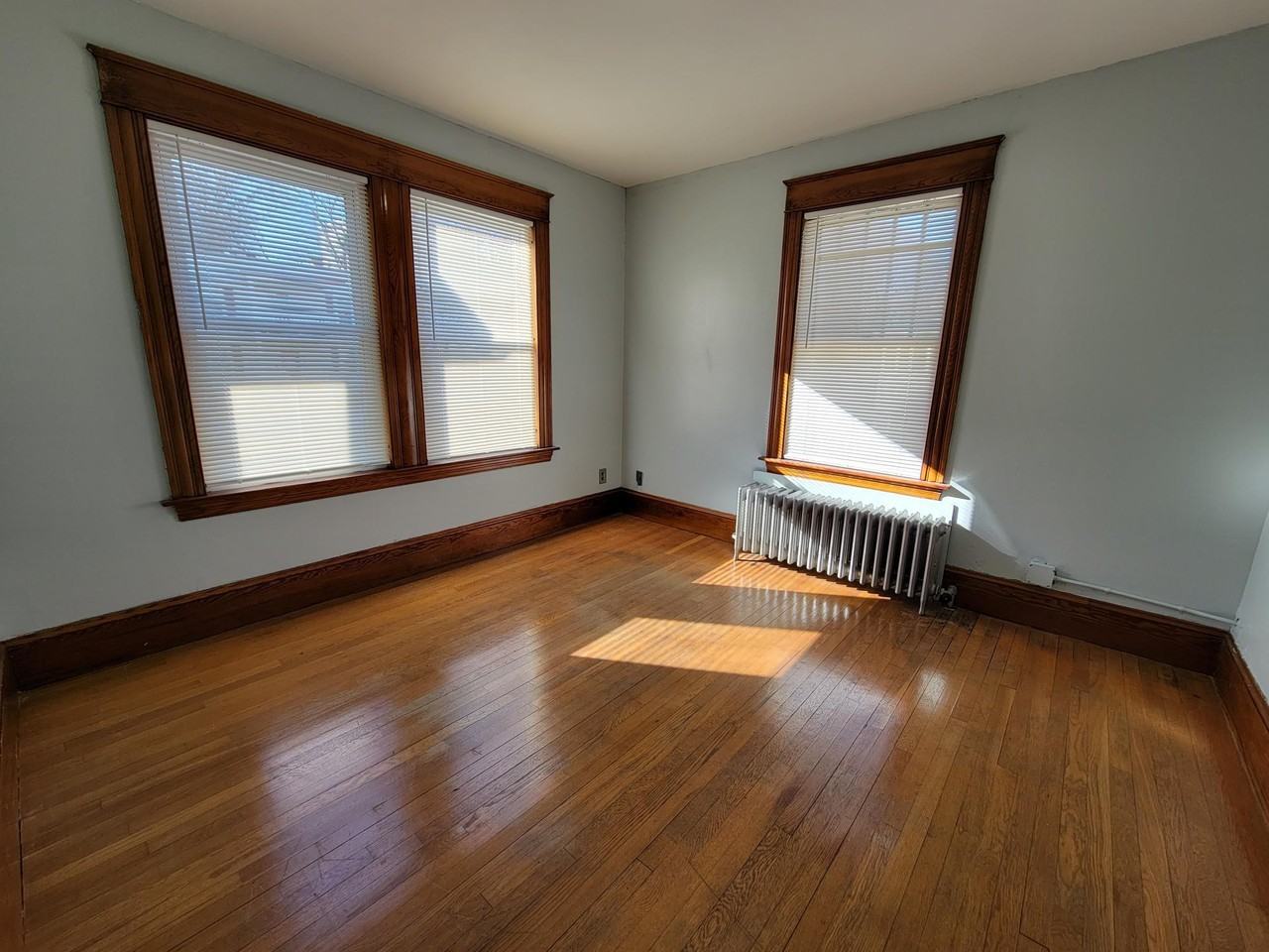 106 Riverside Dr - Photo 3 of 11
