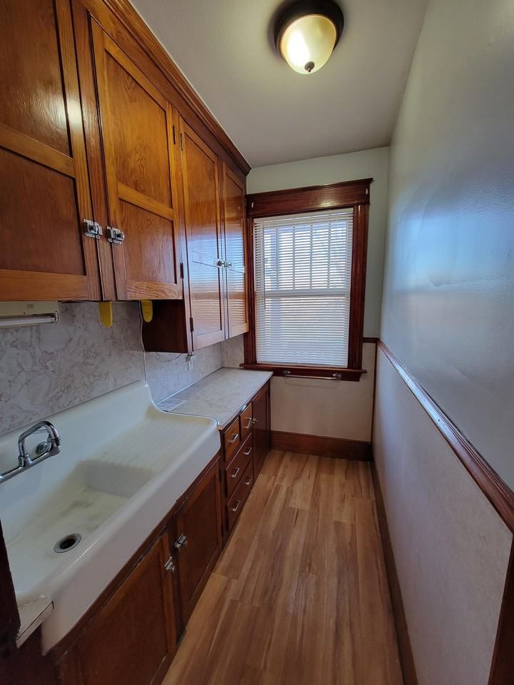 106 Riverside Dr - Photo 2 of 11