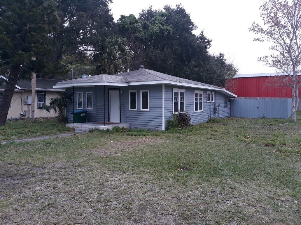 1141 Powers Ave - Photo 3 of 9