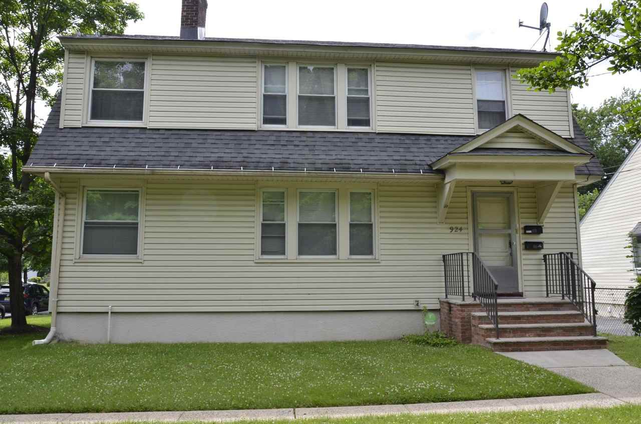 924 Clinton Ave #2 - Photo 3 of 9