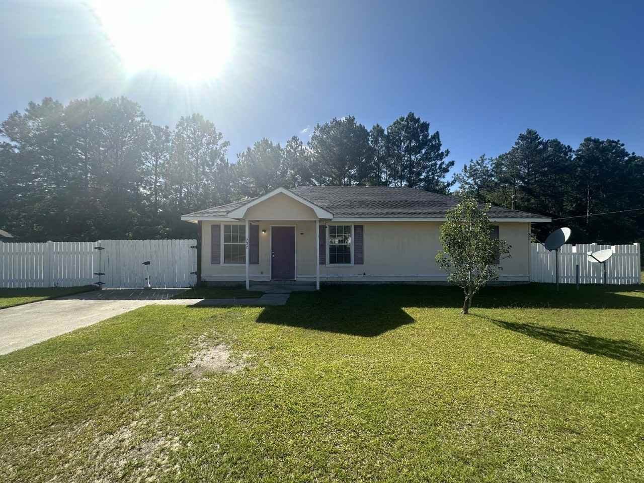 202 Scott Spencer St Ne - Photo 2 of 11