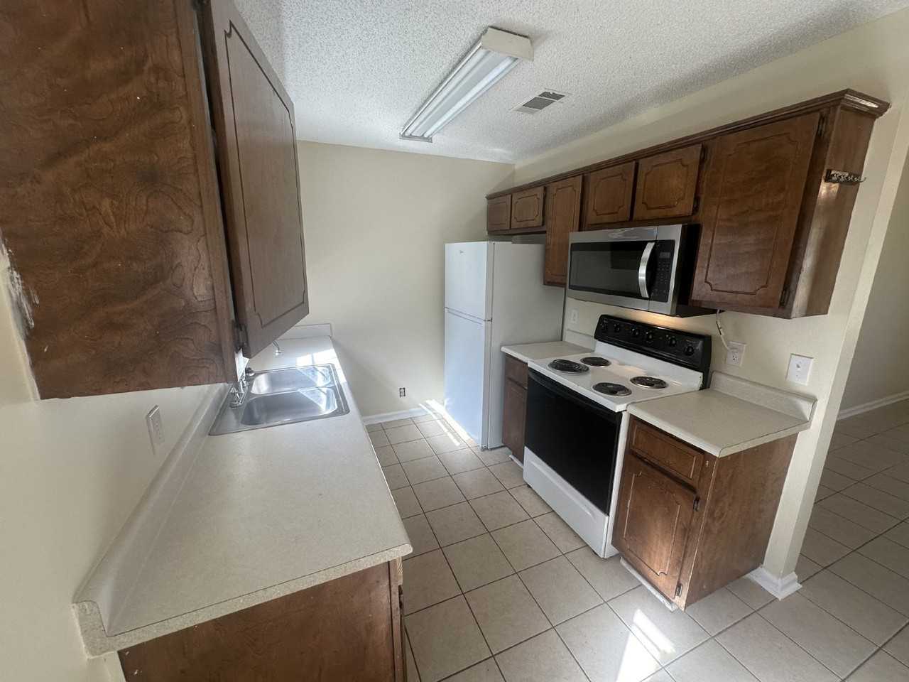 202 Scott Spencer St Ne - Photo 4 of 11