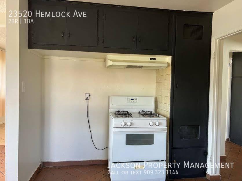 23520 Hemlock Ave - Photo 3 of 6