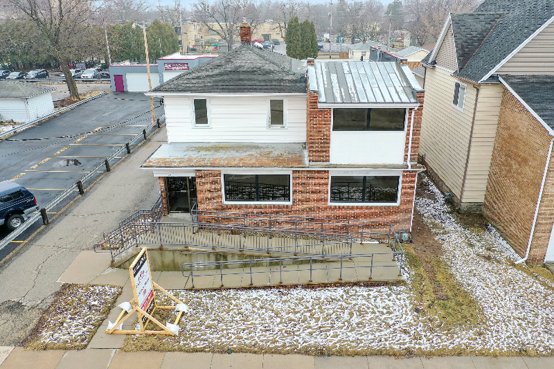 621 W Lawrence St #101 - Photo 2 of 9