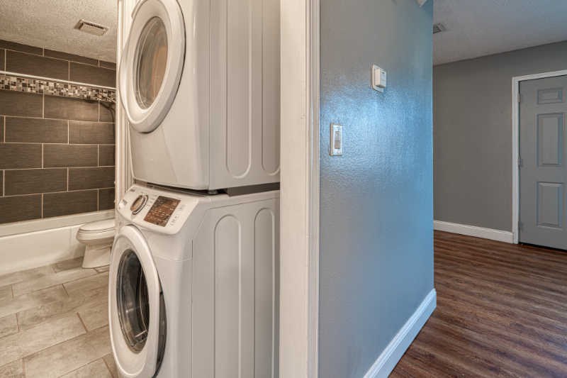 11912 Indian School Road Northeast #8 - Photo 6 of 17