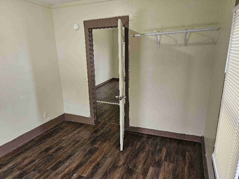 208 S Seeley St - Photo 2 of 9